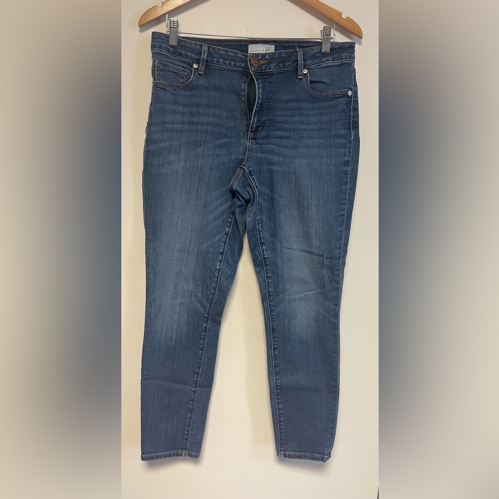 Loft Curvy Skinny Ankle Jeans. Size 10.